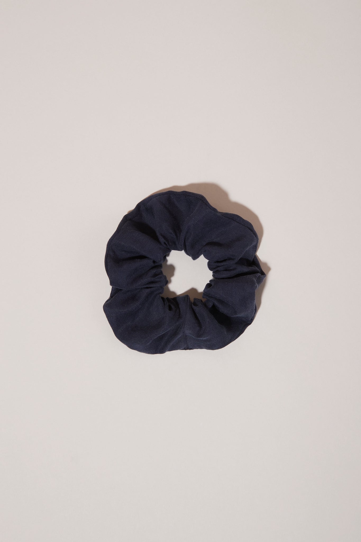 Eva Tencel™ Scrunchie Navy | Homebodii