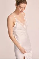 Homebodii long sian slip white